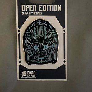Disney parks droid depot C3PO Pin